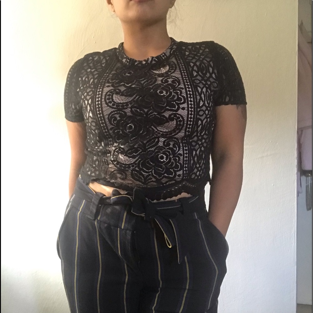 Black lace cute cropped top